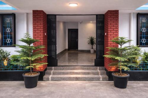Elegant 4 Bedroom Home Sleeps 8 with Private Parking
