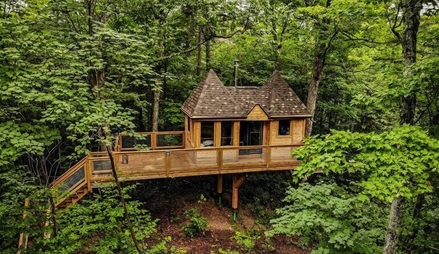 Elevated perched treehouse on the cliff at Lac Cordon | Lodging #15 in Mont-Blanc