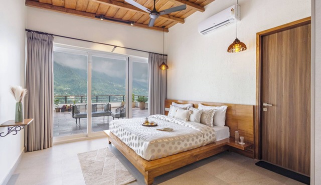 ELIVAAS Antarmann Casa Zenith 6 BHK