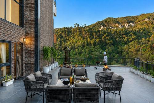 ELIVAAS Panchvati Veloraa Pet-Friendly 6-BHK Apartment with Panoramic Views & Outdoor Seating