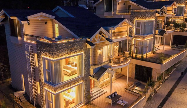 ELIVAAS privé Royce Rose 4BHK Hilltop