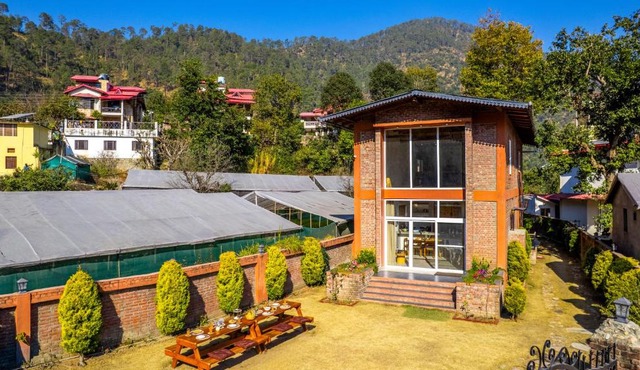 ELIVAAS Signature Casa Gaula Spanish Theme 4-BHK Cottage with Lawn and Outdoor Sit-Out 20 mins away from Bhimtal Lake