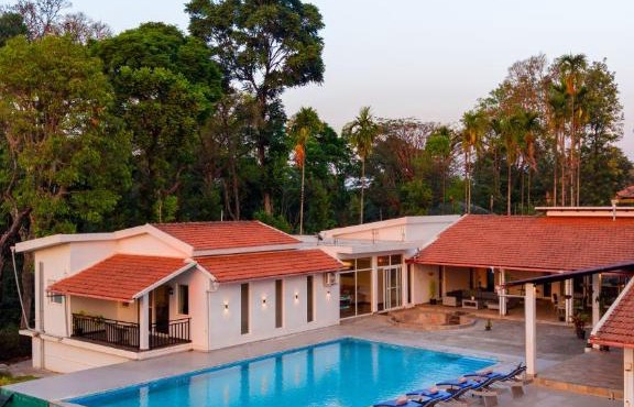 ELIVAAS Signature Tranquility, Coorg 5BHK Pet-Friendly Villa with Pool, Jacuzzi & Terrace