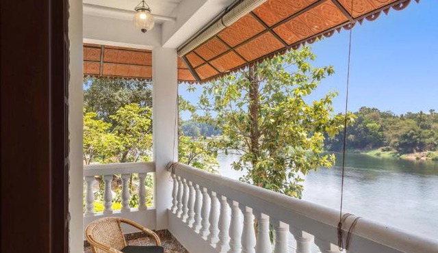 ELIVAAS Signature Vintage Retreat 5-BHK Riverfront Heritage Villa in Kodanad