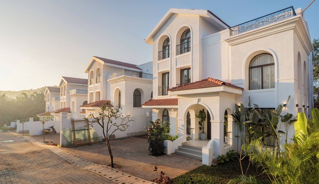 ELIVAAS Villa Paraiso 4 BHK with Pool