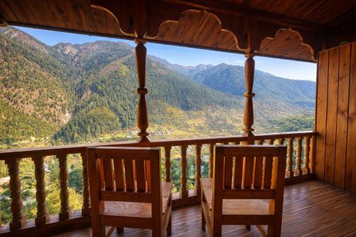 Emberwood Cafe & Stay