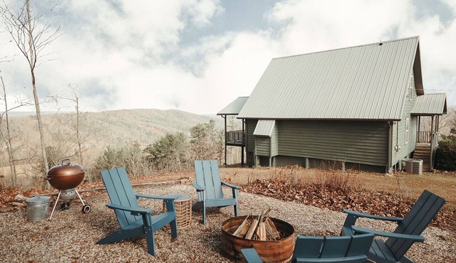 Endless Views: Sunsets, Sauna, Outdoor Firepit under the Stars in Max Meadows