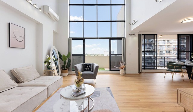 Epic city view penthouse 3b near station