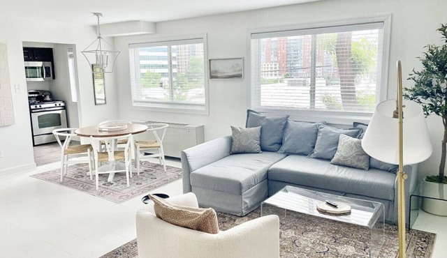Executive King Suite/5 min to DCA Pentagon HQ2/Free Parking in Arlington