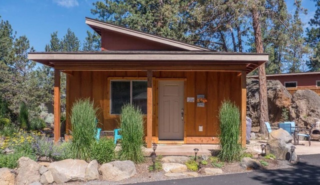 Experience Bend's magic from this quiet home near river/trail & Old Mill. in Bend