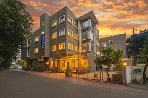 FabHotel Bee Town - AB Road