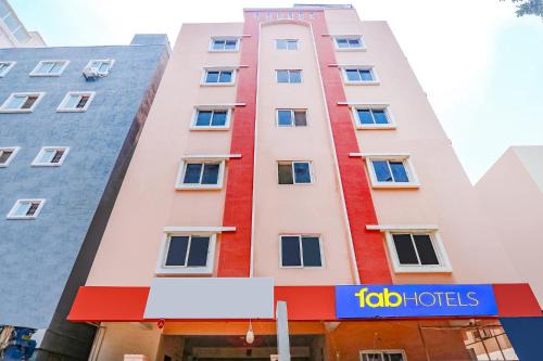 FabHotel Blue Spring - Near Hi-tech City Metro Station