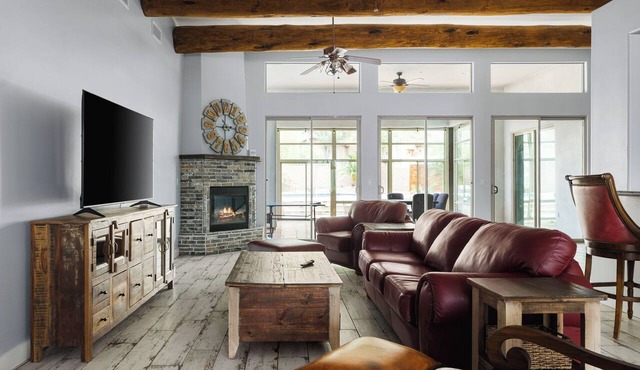 Falling Star | New River w/Pool + Hot Tub + Ping Pong + Views in Phoenix