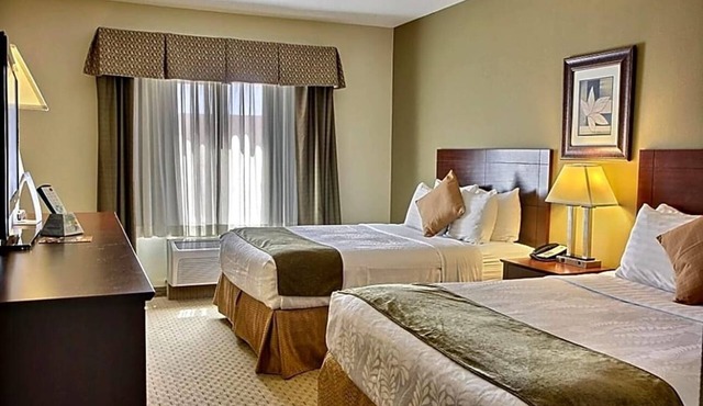 Featuring an indoor swimming pool and hot tub . in Las Vegas