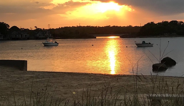 Footsteps from Broad Cove 5 min walk to Onset Village in Wareham