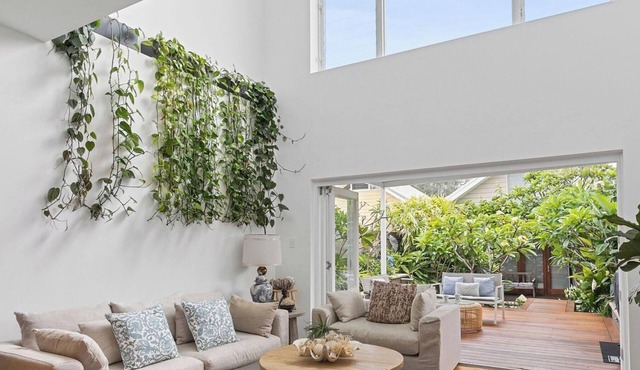 Four Bed Tropical Oasis with Spa in Manly! in Manly