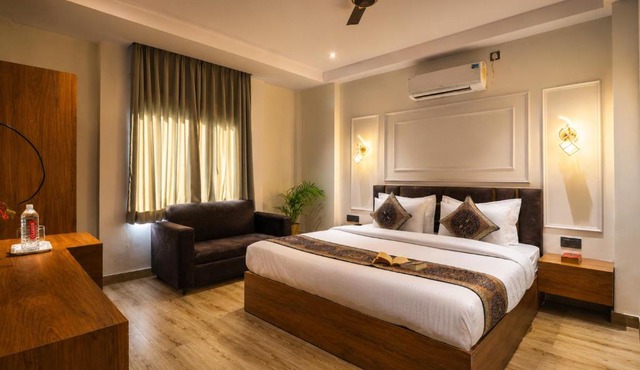 Ganga Palace Near Vishwakarmaghat