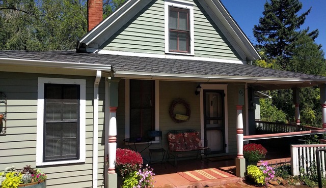 Garden Cottage - downtown Manitou Springs in Manitou Springs