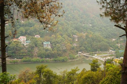 Gargi Cottages 1 BR Lake View Stay w Shared pool