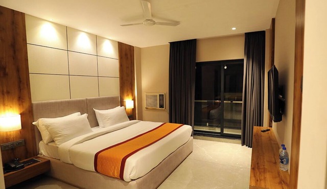 Geetanjali Hotel and Suites