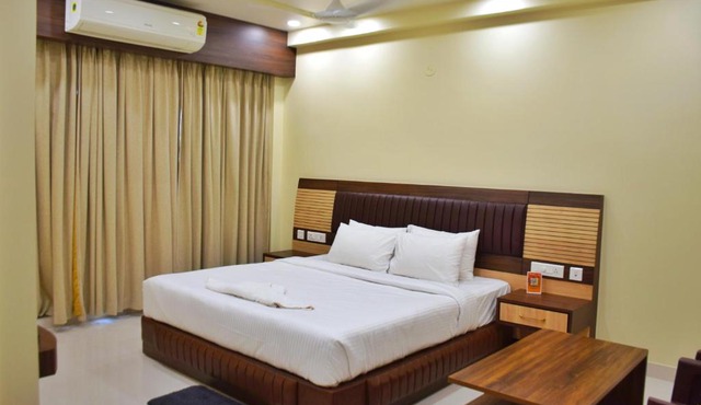 GOLDEN GLEAM RESORTS