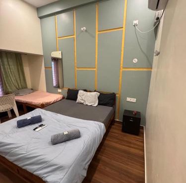 Golden Waves Guest House