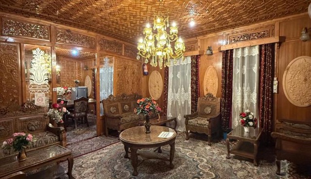 Goona palace houseboats
