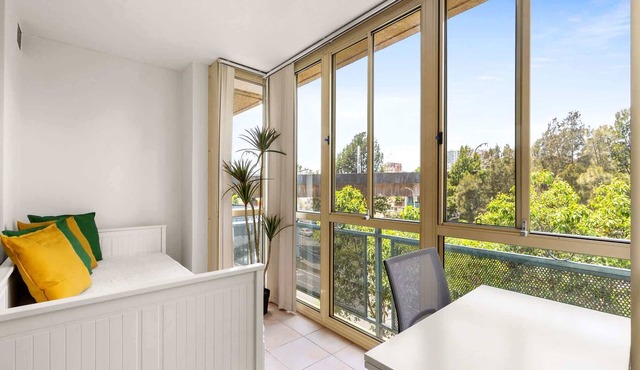 Green Views & Great Location: Inner-City 1-Bed