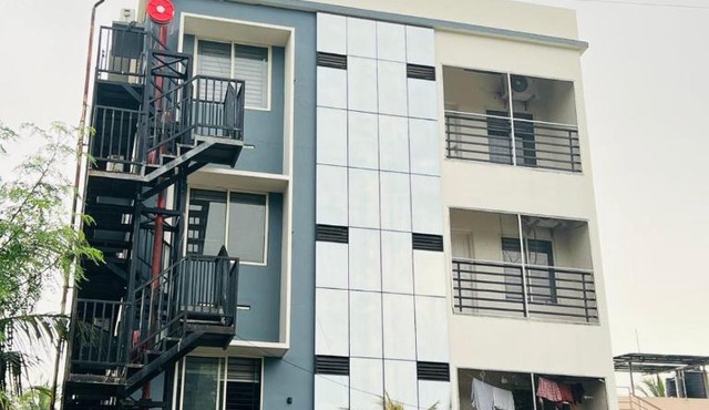 H Halcyon Suites