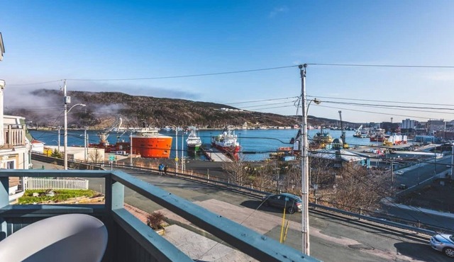 Harbour View Hitch 2BR w/Parking & Deck in St. John's