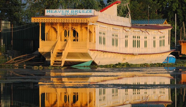 Heaven Breeze Group of Houseboats