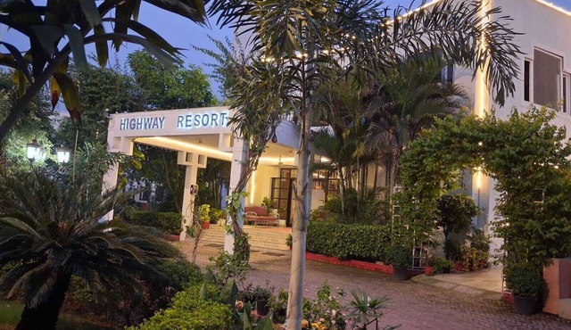 Highway Resort with Swimmingpool & Spa