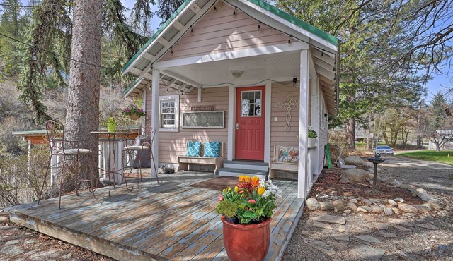 Historic Twisp Cottage - Mountain & River View! in Twisp