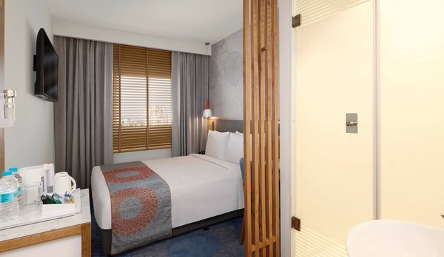 Holiday Inn Express Ahmdabad Prahlad Nagar by IHG