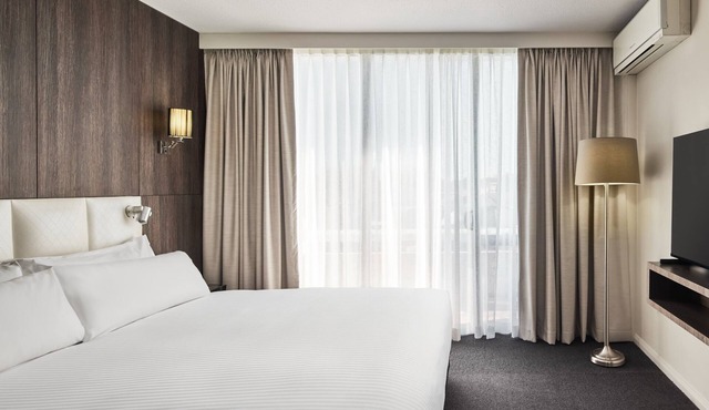 Holiday Inn Warwick Farm by IHG