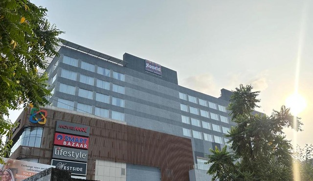 Hometel Lucknow - A Sarovar Hotel