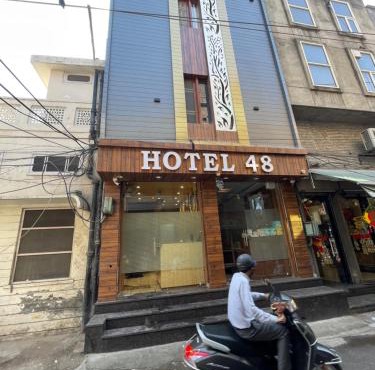 Hotel 48