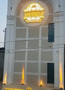 Hotel 9Eleven & Cafe