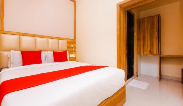 Hotel Amber Sun City Near Girgaon Beach