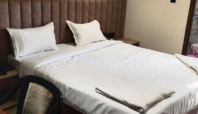 Hotel B K Stay