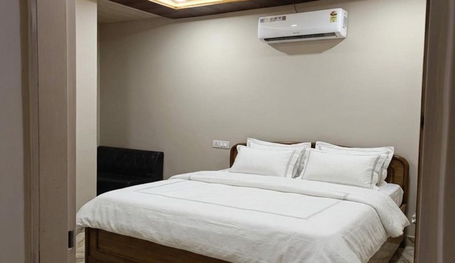 Hotel CLR Suites Near Town Square Mall, Zirakpur