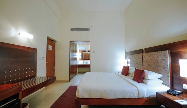 Hotel Devaragam