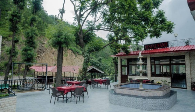 Hotel Falcon Crest