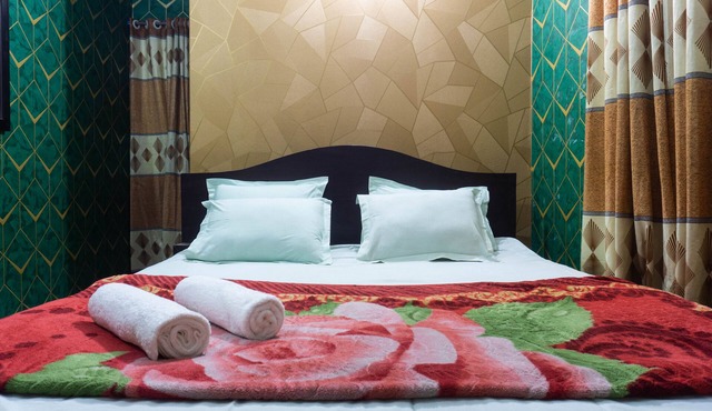 Hotel Green Garden - Double Room -AC