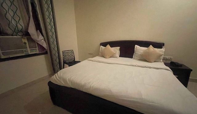Hotel Kasa Stays Near Pacific Mall