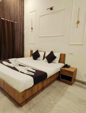 Hotel Laxmi Palace Near ISBT Dehradun