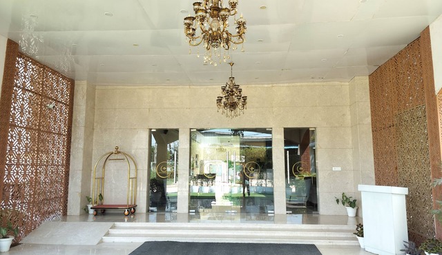 Hotel Luxe Opera NH8 - 7km from IGI Delhi Airport