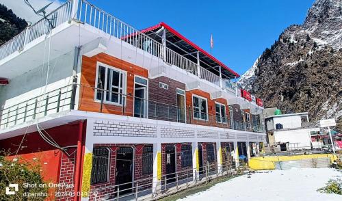 Hotel Mansarovar