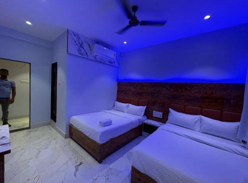 Hotel Midnight Lodging & Boarding