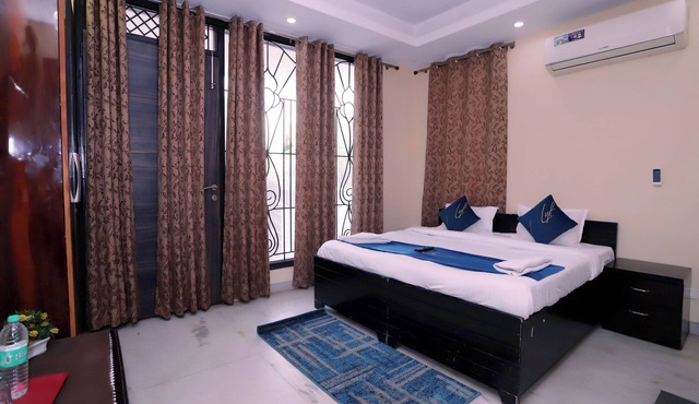 Hotel Noida Nest 105